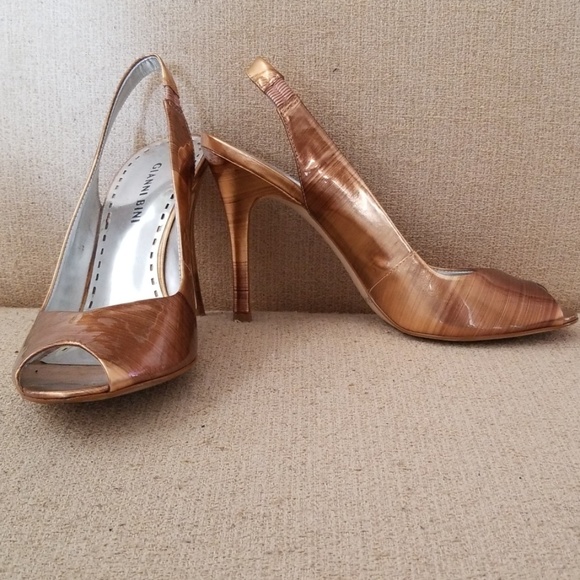 Gold sling back heels - Picture 2 of 5